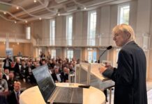 16. Wasserforum Oberfranken: Wasserversorgung als interkommunale Aufgabe und Investition in Sicherheit und Zukunft Regierungsvizepräsident Thomas Engel begrüßt die Teilnehmenden des Wasserforums 2026