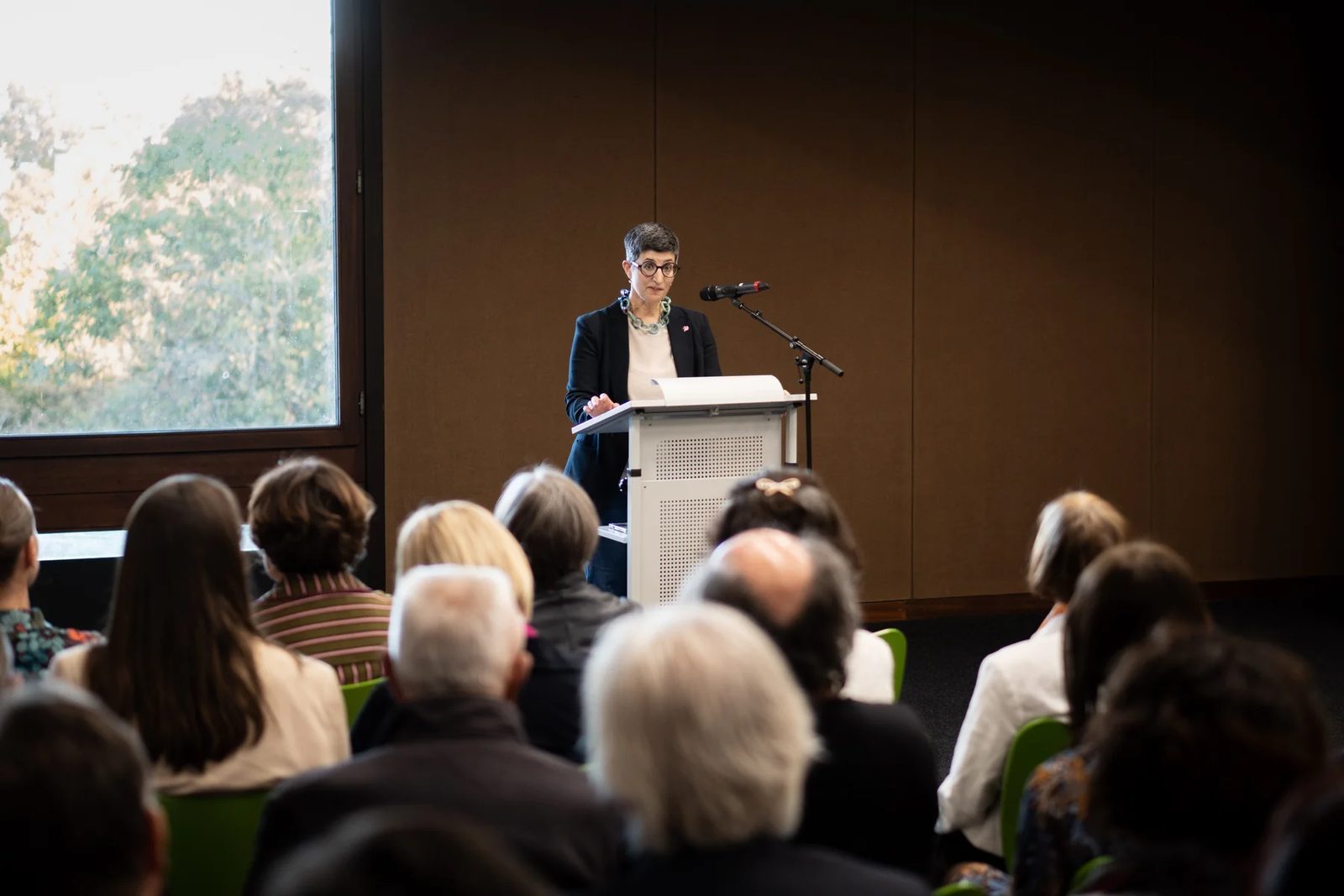 Dekanin Prof.in Dr. Ute Leimgruber begrüßt die Gäste