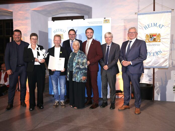 v.l.: Stefan Frühbeißer (MdL), Anja Dechant-Sundby (Künstlerische Leitung Naturbühne), Sigurd Sundby (Geschäftsführung N v.l.: Stefan Frühbeißer (MdL), Anja Dechant-Sundby (Künstlerische Leitung Naturbühne), Sigurd Sundby (Geschäftsführung Naturbühne), Ruth Pulgram (Ausstattung Naturbühne), dahinter Martin Schöffel (Fin