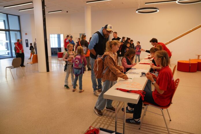 DSC01478 Einschreiben für die KinderUni Foto: Franziska Börner / Hochschule Coburg