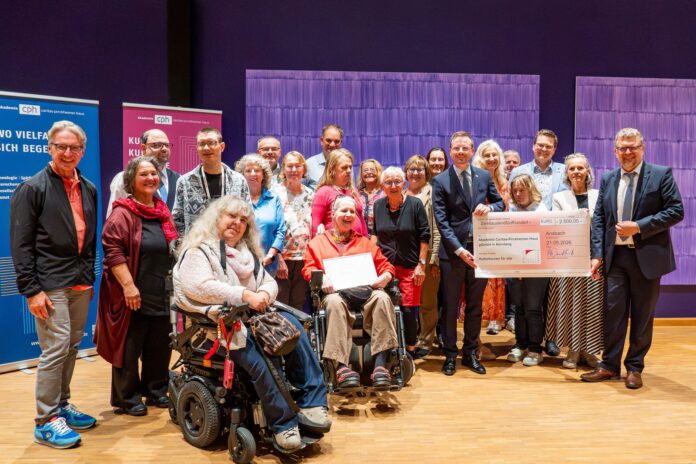 Das Projekt „Kultouren für alle“ der Akademie Caritas-Pirckheimer-Haus wurde mit dem Inklusionspreis des Bezirks Mittelfranken ausgezeichnet. Im Rahmen einer Feierstunde überreichte Bezirkstagspräside