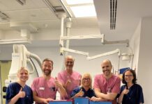 Neue Generation der Herzklappenreparatur am Sana Klinikum Hof erfolgreich im Einsatz Team der Kardiologie um Chefarzt Prof. Sinha (mittig)