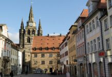 Landkreis Ansbach: Schülerin begleitet Landrat zum Mädchentag Ansbach, Martin-Luther-Platz