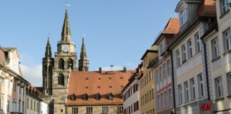 Landkreis Ansbach: Schülerin begleitet Landrat zum Mädchentag Ansbach, Martin-Luther-Platz