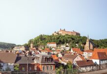 Kulmbach: Winterkunstwoche bietet vier Workshops zum Jahreswechsel Blick auf Kulmbach und die Plassenburg - Panorama