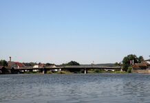 Regensburg: Handwerksbetriebe lassen sich im Landratsamt zu Digitalisierung und KI beraten Regen-regenstauf-strassenbrücke