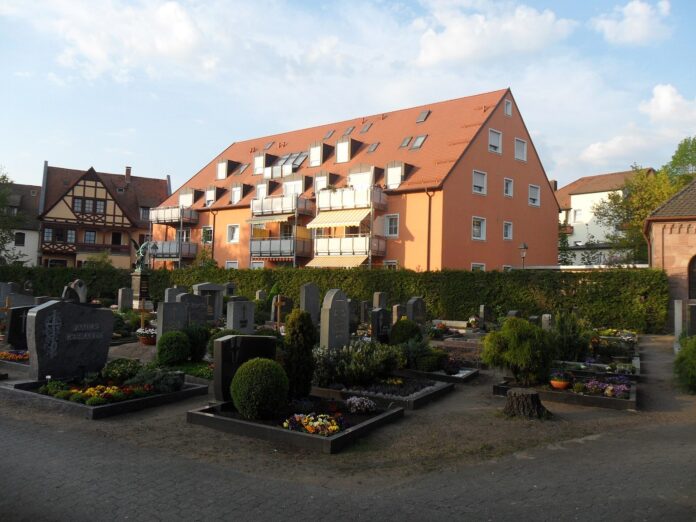 Wohnhaus an der Ecke Mecklenburger Platz Kirchenweg Stein (Landkreis Fürth)