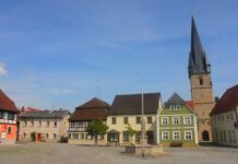 Hallstadt: Zeitkapsel von 1911 im Turm von St. Kilian entdeckt Baunach Marktplatz (Baunach)