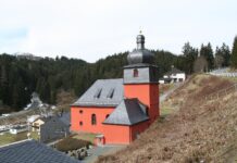 Zeyern: Friedhof wird um Urnen- und Rasen-Wiesen-Gräber erweitert Nordhalben-Jubilatekirche (Nordhalben)
