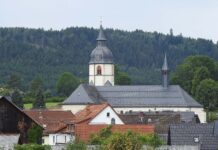 Nordhalben: Eigentümer müssen Hecken und Bäume an Straßen zurückschneiden Pressig, KC - Rothenkirchen - Pfarrkirche v O (Pressig)