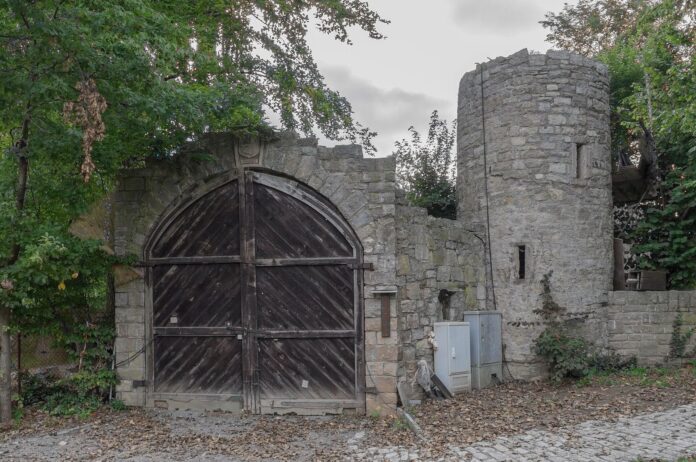 Schlossruine - Am Geyerschloß 7 - Giebelstadt (Giebelstadt)