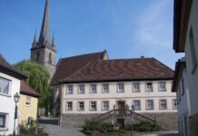 Redwitz a.d.Rodach: Richtfest für neue Kita in Mannsgereuth gefeiert Altenkunstadt Pfarrhof Kirche (Altenkunstadt)