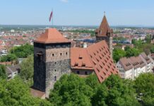 Geschäftsaufgabe in Franken: Was Einzelhändler bei der Schließung beachten müssen Nürnberg Sinwellturm Aussicht Ost
