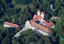 Papst Leo XIV. empfängt Patriarch Bartholomaios I. im Vatikan Aerial image of the Prüfening Abbey (view from the southwest)