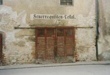 Fürstenfeldbruck: Herrmann zeichnet 17 ehrenamtsfreundliche Betriebe aus Feuerwehrhaus: Feuerrequisiten-Lokal Andreasstadel Regensburg