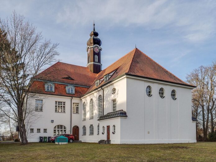 Krankenhaus: Kutzenberg Kirche und Festsaal P2RM0048