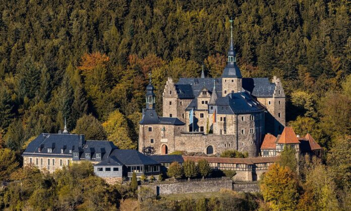 Museum: Lauenstein Burg 9302266-Pano