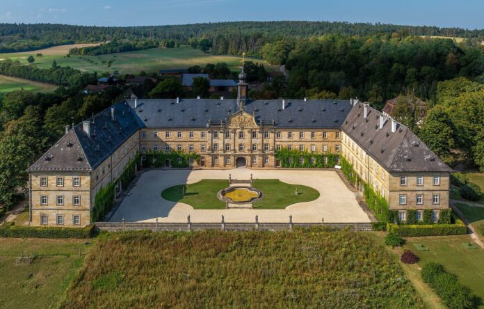 Museum: Schloss Tambach Luftbild- -RM-154500