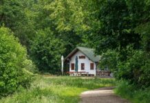 Nürnberg: Wirkstatt evangelisch zieht in den Evangelischen Campus Biergarten: Oberau Mainaue Gartenlokal- -RM-160027
